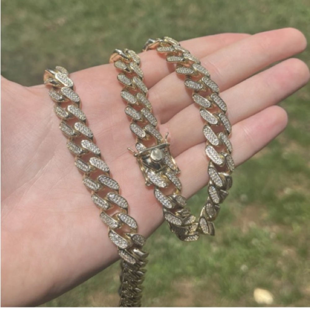 Miami Cuban Link Chain - Picture 8 of 14